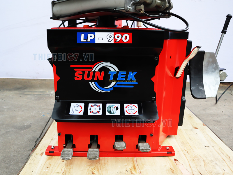 Mặt trước máy tháo vỏ xe sunTek LP-990 Mặt trước máy tháo vỏ xe sunTek LP-990