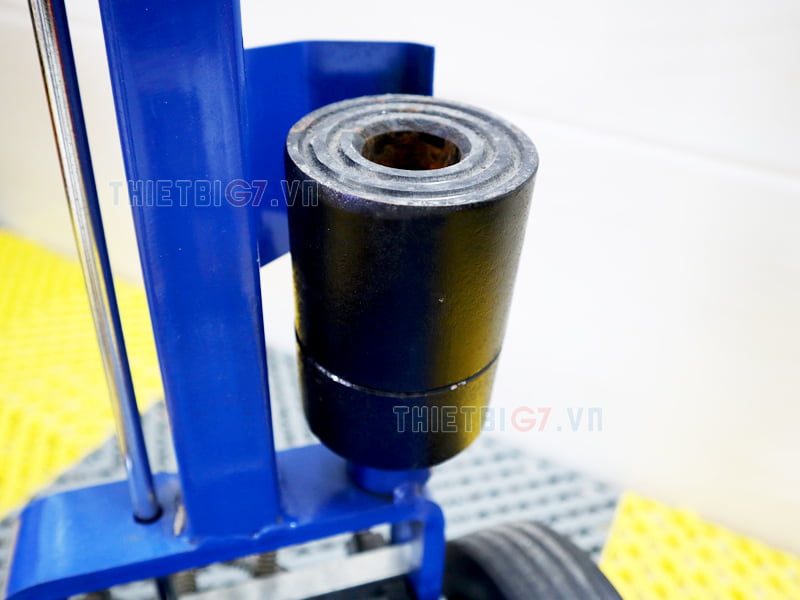 Theo Kích có 2 cục đôn để tăng chiều cao nâng Theo Kích có 2 cục đôn để tăng chiều cao nâng