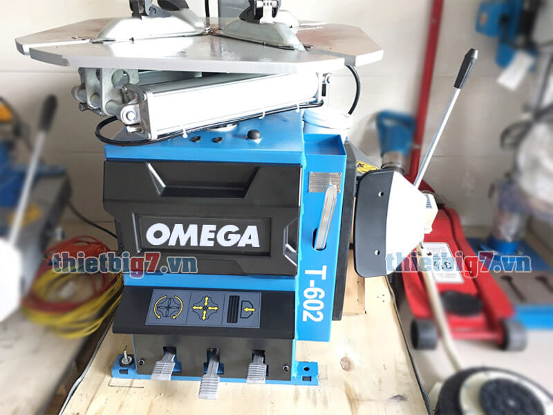 Mặt trước máy tháo vỏ OMEGA T-602 may-thao-vo-titano-t-602_2
