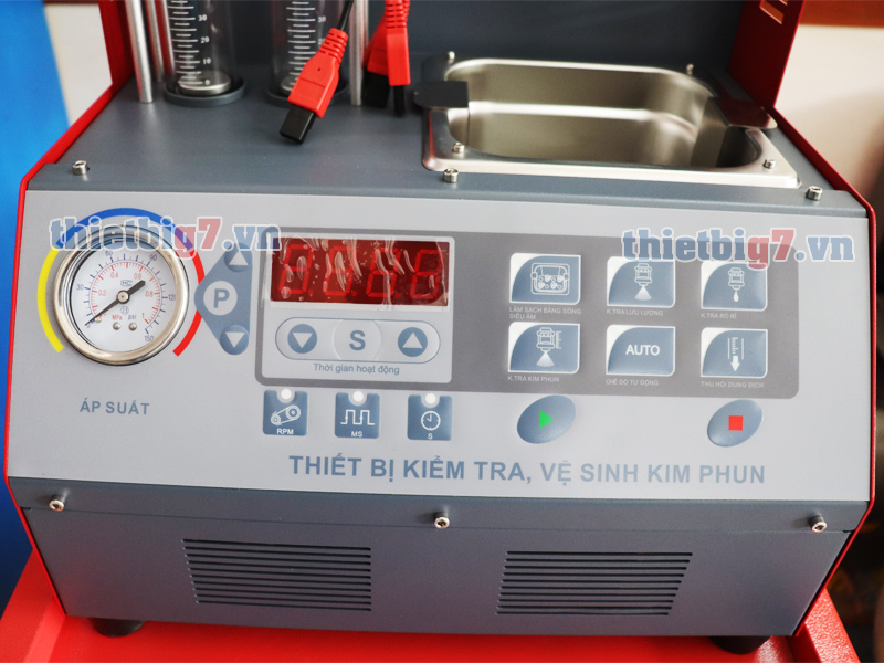 Bảng diều khiển các tính năng, đồng hồ thể hiện áp suất, thông số chức năng
