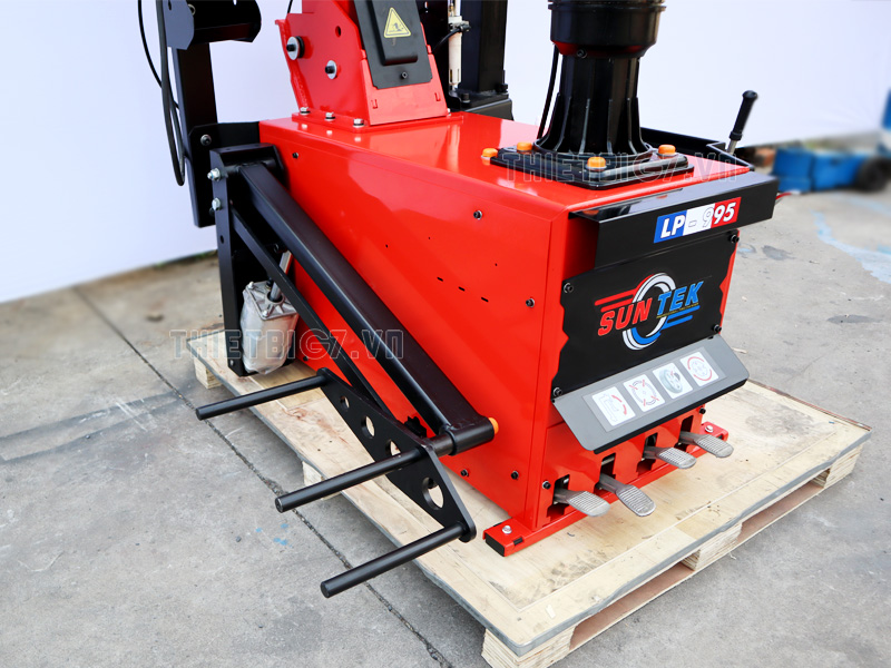 Nâng hạ lốp xe bằng khí nén Nâng hạ lốp xe bằng khí nén